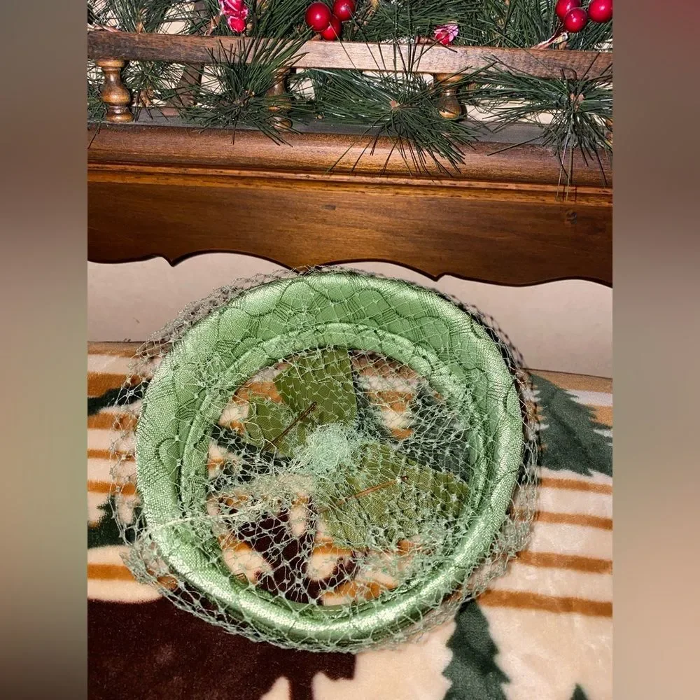 Vintage 50’s Green Velvet Halo Hat Veil Birdcage